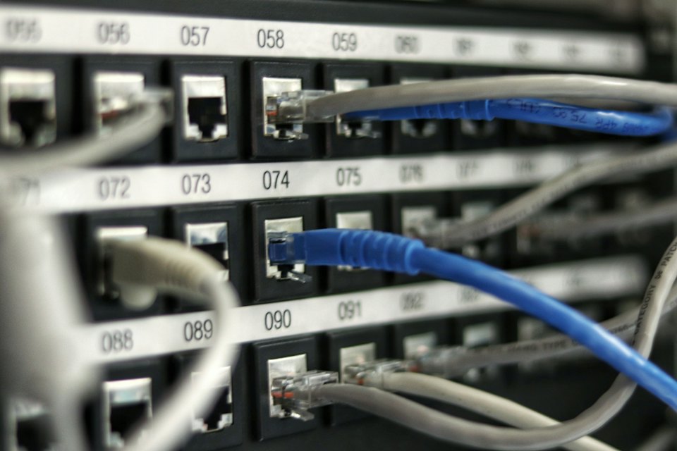 Instalasi Titik LAN Cat6