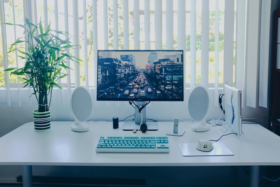 Monitor 23,8 inci IPS