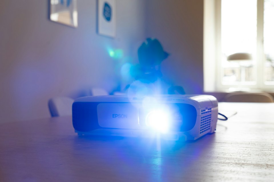 Proyektor 4.000 Lumen